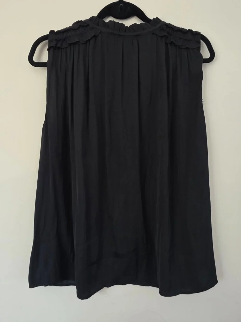 Current Air Black Sleeveless Ruffle Shoulder V-Neck Blouse Size Large
